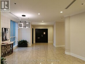 3-213 Ellesmere St in Richmond Hill, ON - Building Photo - Building Photo