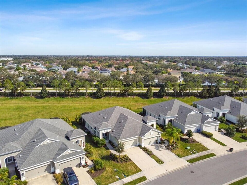 4618 Deep Creek Terrace in Parrish, FL - Foto de edificio