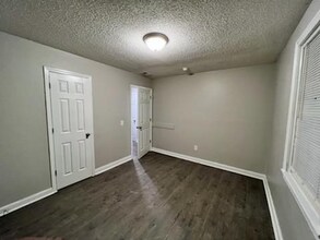 617 Lexington Ave in Cayce, SC - Foto de edificio - Building Photo