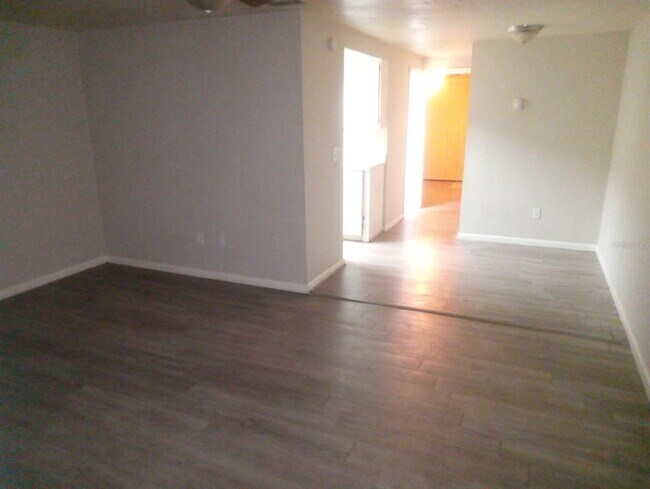 6816 SW 4th Pl in Gainesville, FL - Foto de edificio - Building Photo
