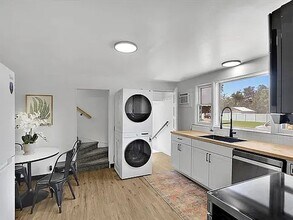 302 E Ermina Ave in Spokane, WA - Building Photo - Building Photo