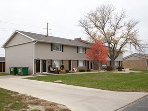 Colonial Village in Washington, IL - Building Photo - Building Photo