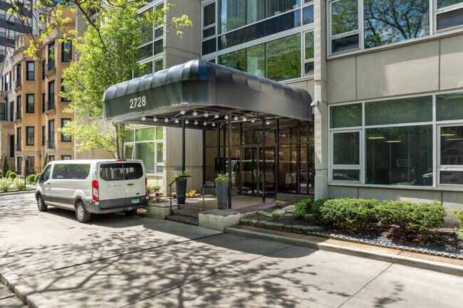 The Hampden Green in Chicago, IL - Building Photo - Building Photo