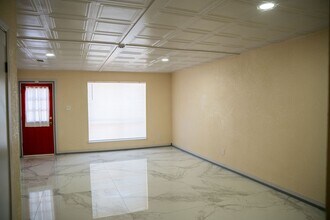 6482 Alisa Ln in Houston, TX - Building Photo - Building Photo