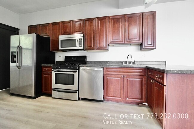 3720 S Indiana Ave, Unit 2 in Chicago, IL - Building Photo - Building Photo