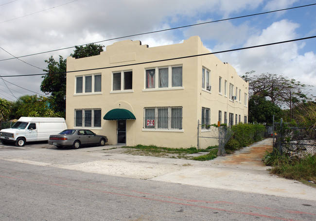 737 NW 31st St in Miami, FL - Building Photo - Building Photo