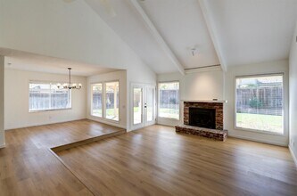 1067 W Sierra Ave in Fresno, CA - Building Photo - Building Photo