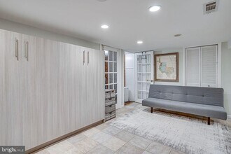 204 W Uhler Terrace in Alexandria, VA - Building Photo - Building Photo