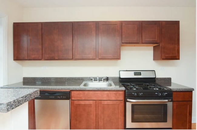 1102 W Wellington Ave, Unit 3