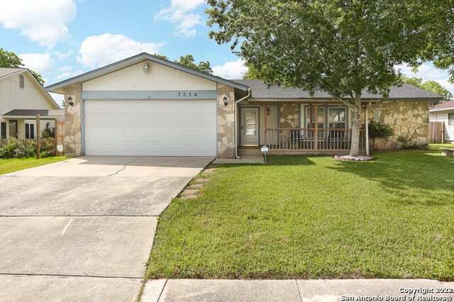 7516 Echo Trail in San Antonio, TX - Building Photo