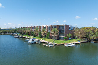 Townhouses of Harbor Beach in Fort Lauderdale, FL - Foto de edificio - Building Photo