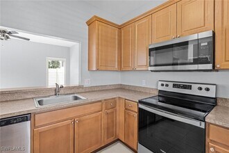 6091 Lakefront Dr in Ft. Myers, FL - Building Photo - Building Photo