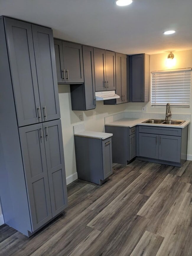 2900 Lemon St in Riverside, CA - Building Photo - Building Photo