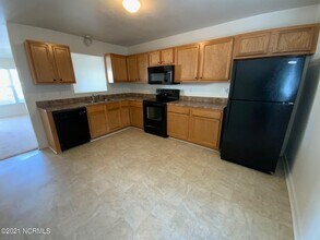200 Bridgewood Dr in Jacksonville, NC - Building Photo - Building Photo