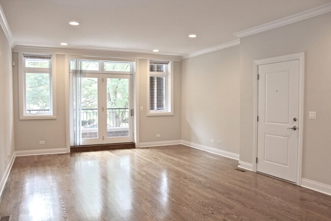 5512 W Higgins Ave in Chicago, IL - Building Photo - Building Photo