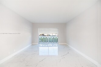 100 Edgewater Dr, Unit 218 in Coral Gables, FL - Building Photo - Building Photo