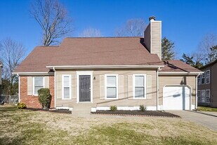 824 Bishopsgate Rd in Nashville, TN - Building Photo