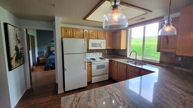 1600 Pinebrook Blvd, Unit i-3 in Park City, UT - Foto de edificio - Building Photo