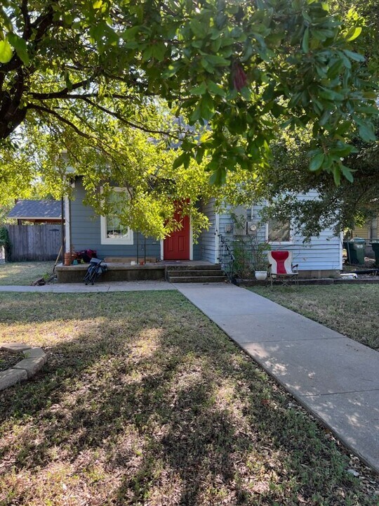 2127 S 4th St in Waco, TX - Building Photo