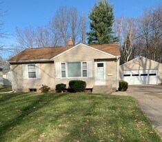3520 Iroquois Trl in Kalamazoo, MI - Building Photo