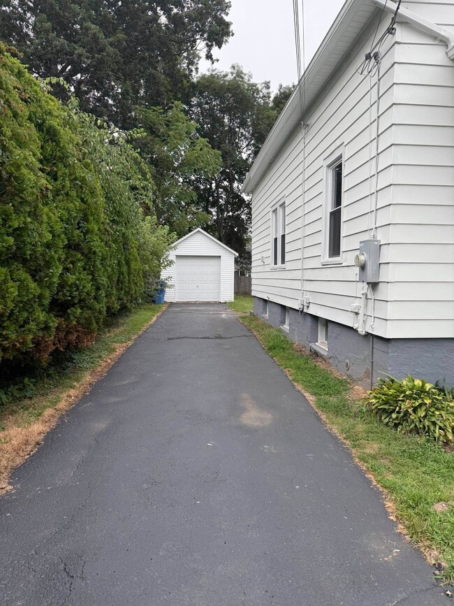 47 May St in New Britain, CT - Building Photo - Building Photo