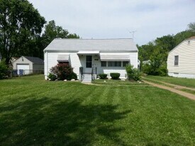 6040 Cascade Dr in Berkeley, MO - Building Photo