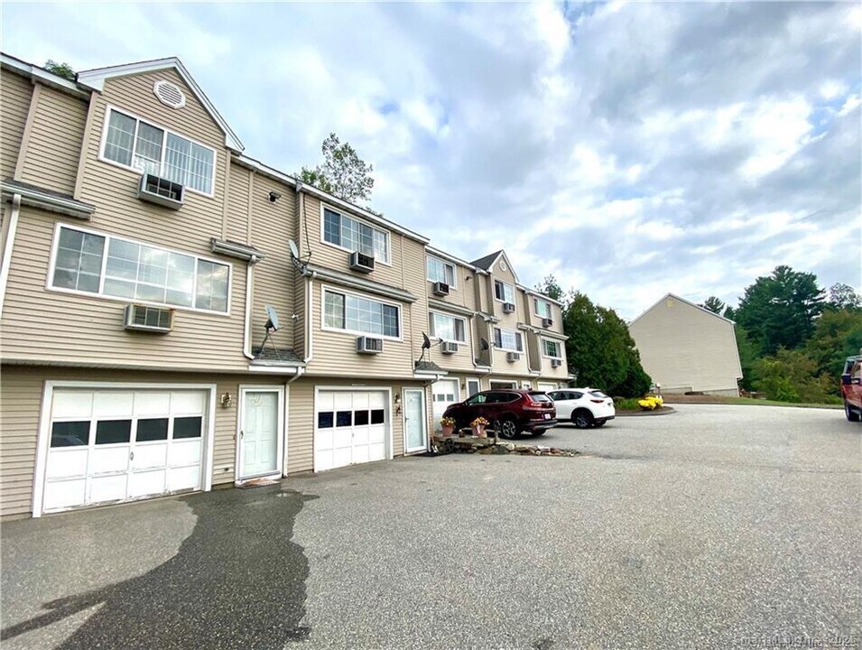 505 Harwinton Ave in Torrington, CT - Building Photo