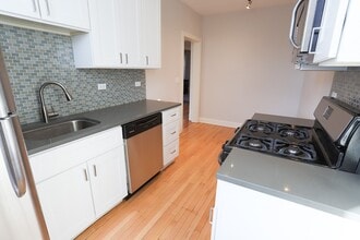 2311 N Rockwell St, Unit J05P in Chicago, IL - Building Photo - Building Photo