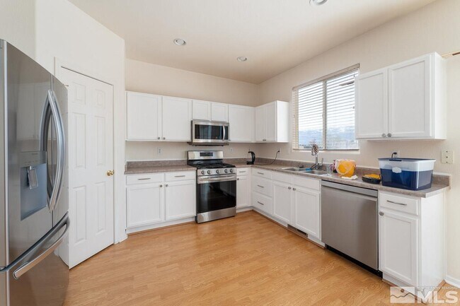 2281 Sapphire Ridge Way in Reno, NV - Building Photo - Building Photo
