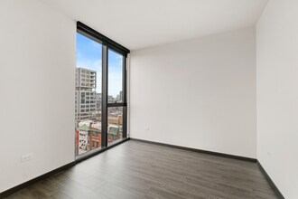 1354 W Randolph St in Chicago, IL - Foto de edificio - Building Photo