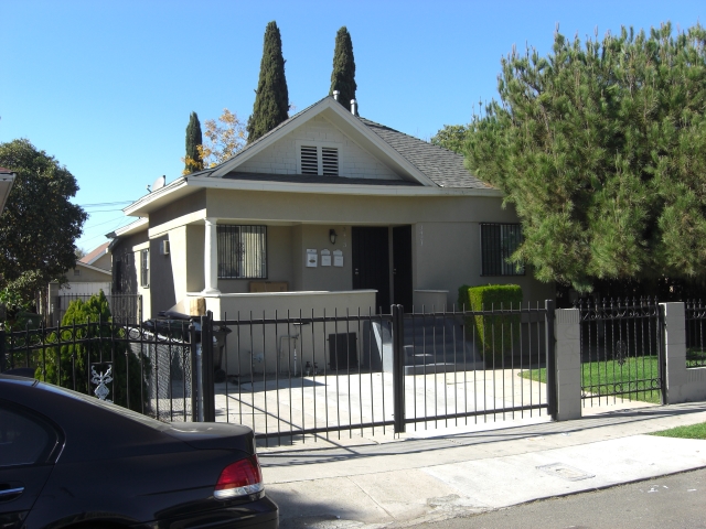 Renovated 2 Bed House 2 Blocks From USC in Los Angeles, CA - Building Photo - Building Photo