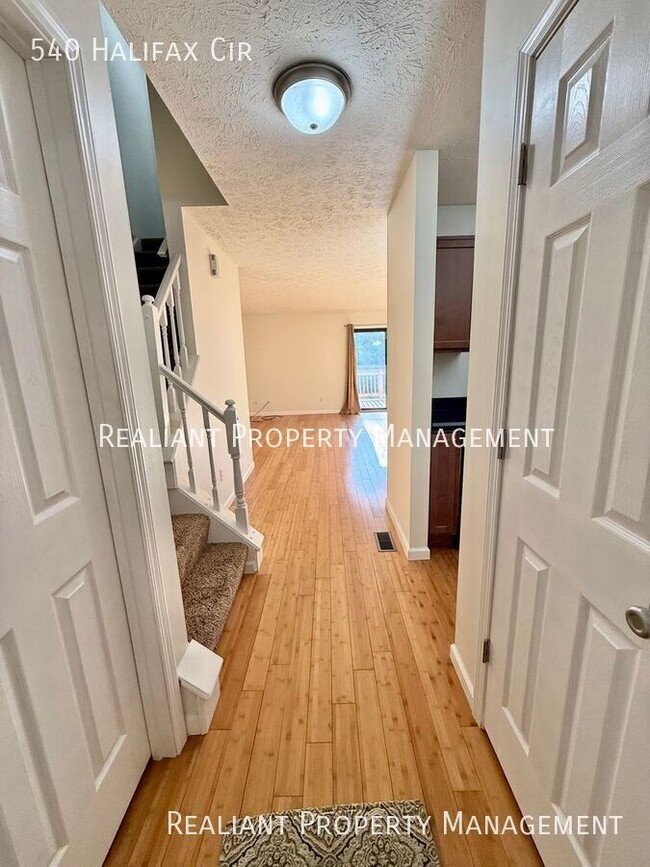 540 Halifax Cir in Cincinnati, OH - Building Photo - Building Photo