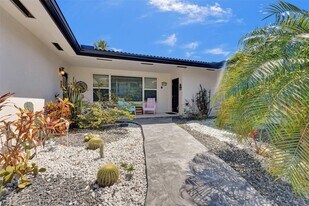401 Layne Blvd in Hallandale Beach, FL - Building Photo