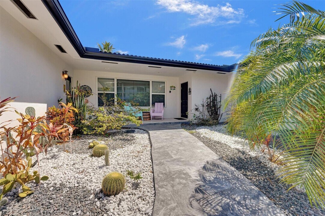 401 Layne Blvd in Hallandale Beach, FL - Building Photo