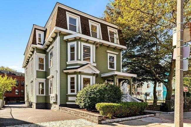 348 Centre St, Unit 3
