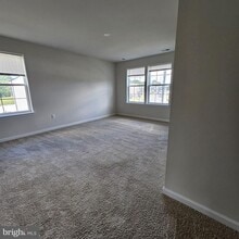 38 Peregrine Way in Burlington, NJ - Building Photo - Building Photo