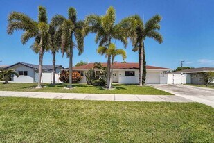 600 NW 12th Ave in Boca Raton, FL - Building Photo