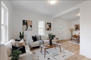 104 E Florence St in Crescent, IA - Building Photo