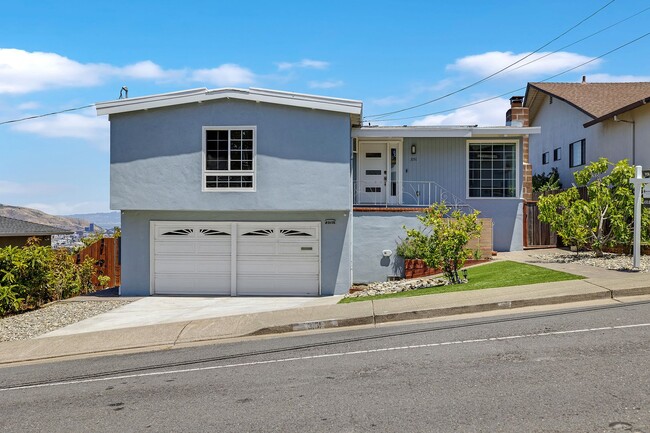 property at 3151 Crestmoor Dr