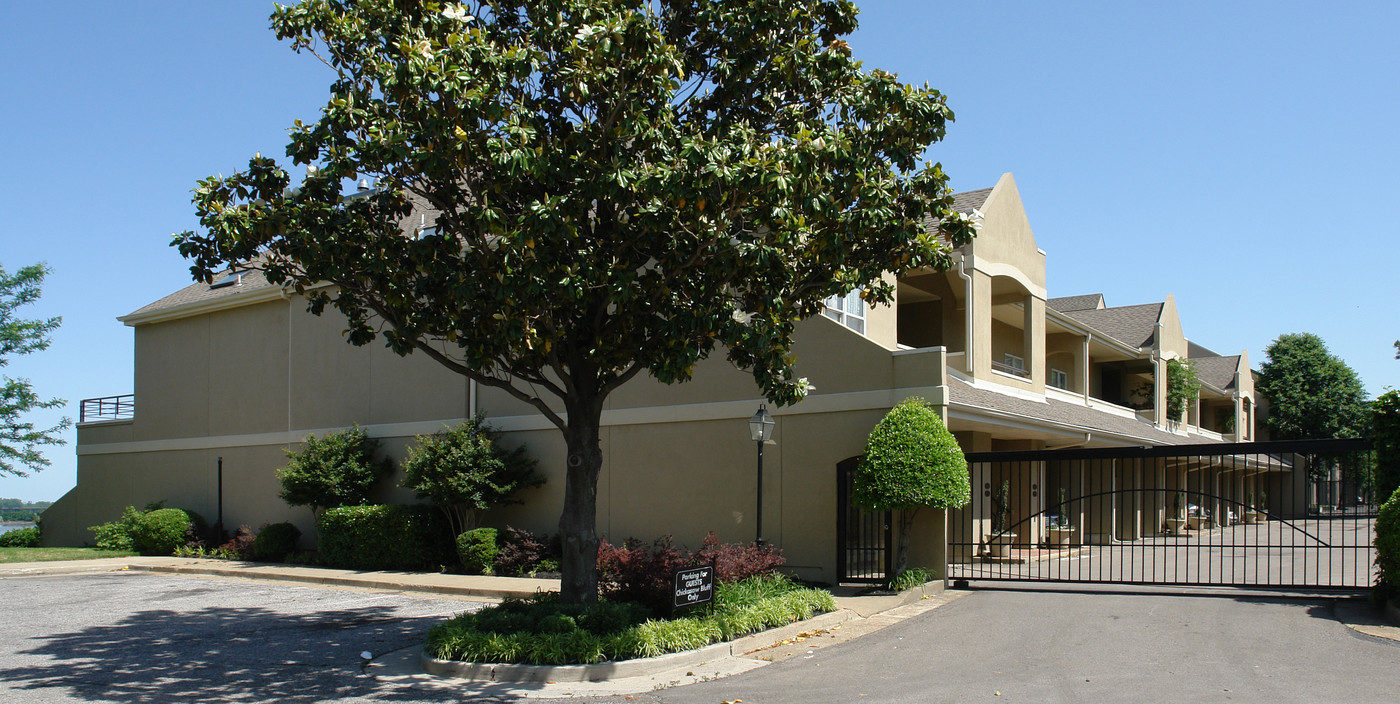 Chickasaw Bluffs in Memphis, TN - Building Photo