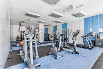 5585 E Pacific Coast Hwy in Long Beach, CA - Foto de edificio - Building Photo