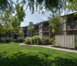 Mountain View Apartments in Concord, CA - Building Photo - Building Photo