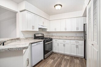 West Hampton Park Apartment Homes in Elkhorn, NE - Building Photo - Building Photo