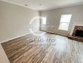 214 Lyndon Wy NW in Cartersville, GA - Foto de edificio - Building Photo