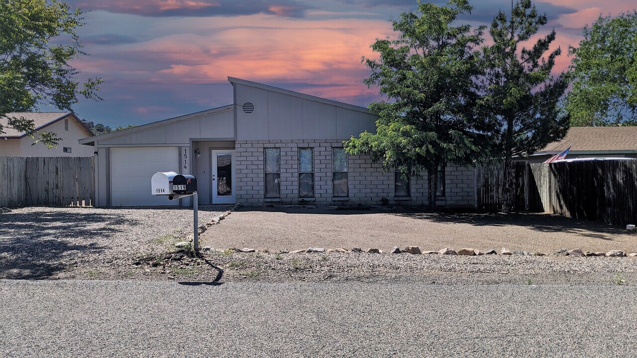 1514 N Elaine Way in Prescott, AZ - Building Photo