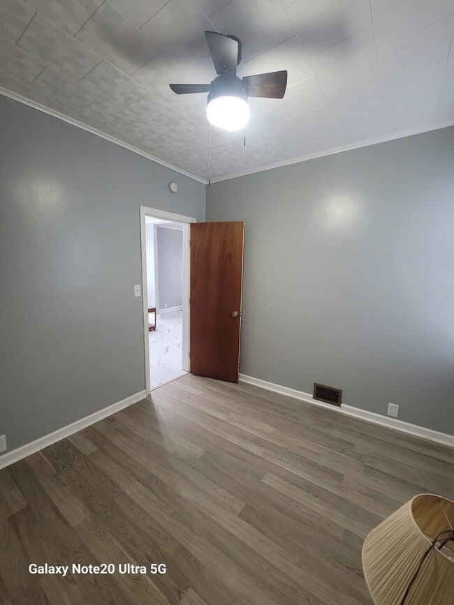 375 Military Rd, Unit 2 in Buffalo, NY - Building Photo - Building Photo