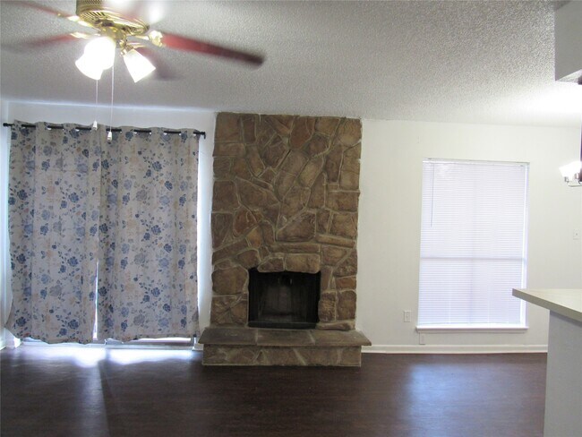 17331 Red Oak Dr in Houston, TX - Building Photo - Building Photo