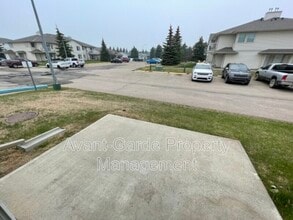 4405-44037 37 St in Stony Plain, AB - Building Photo - Building Photo