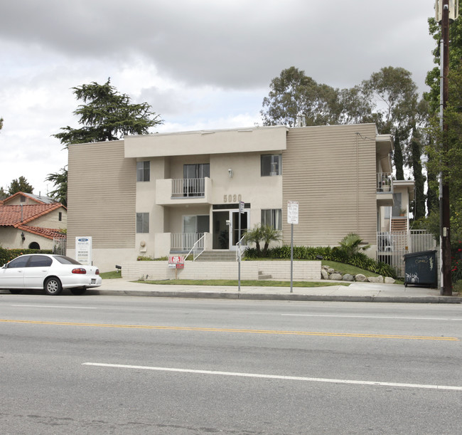 5030 Whitsett Ave in North Hollywood, CA - Foto de edificio - Building Photo