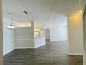 3349 S Kirkman Rd in Orlando, FL - Foto de edificio - Building Photo